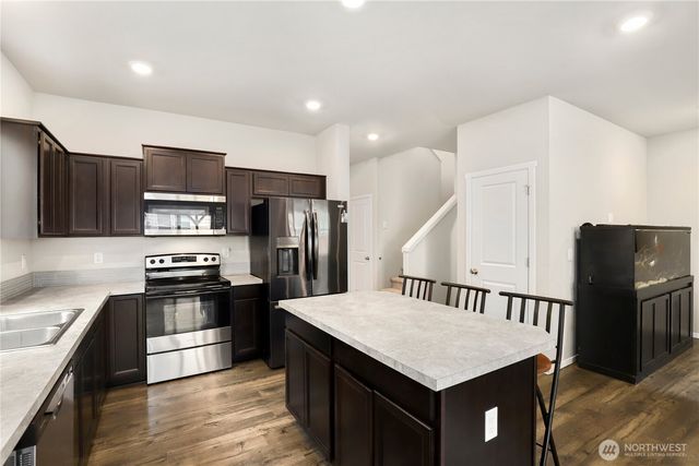 18708 Emmons Court E, Puyallup, WA 98374