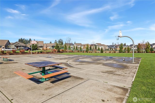18708 Emmons Court E, Puyallup, WA 98374