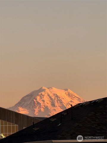 18708 Emmons Court E, Puyallup, WA 98374