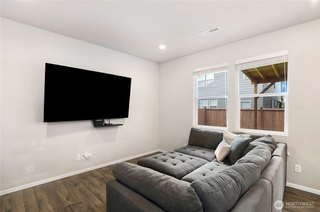 18708 Emmons Court E, Puyallup, WA 98374
