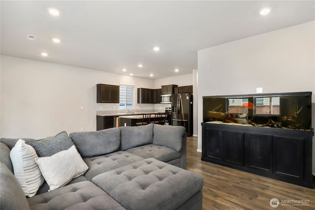 18708 Emmons Court E, Puyallup, WA 98374
