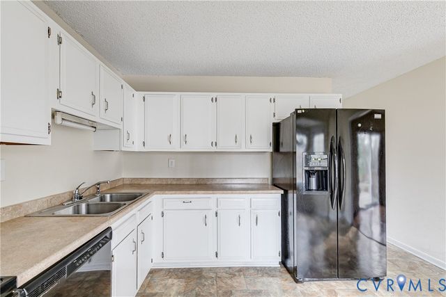 600 Queensway Rd, Chesterfield, VA 23236