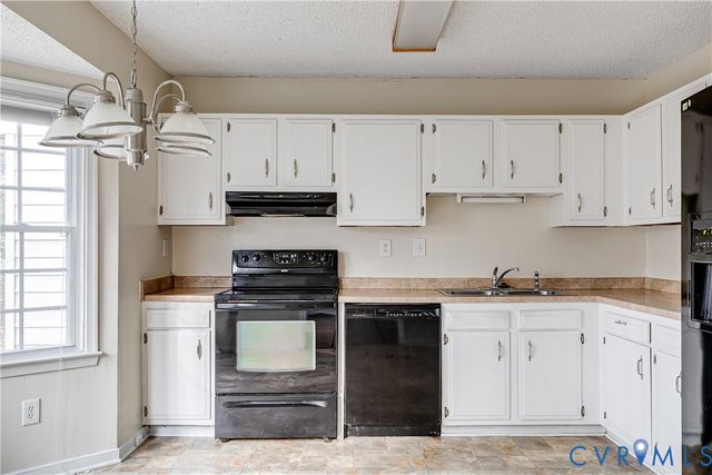 600 Queensway Rd, Chesterfield, VA 23236