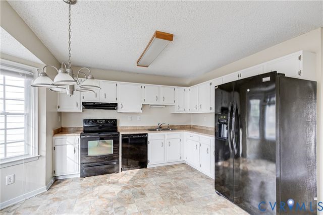 600 Queensway Rd, Chesterfield, VA 23236