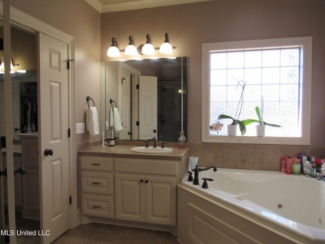 101 Bear Creek Circle, Canton, MS 39046