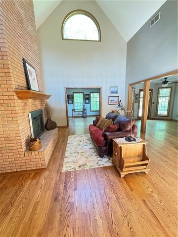 291 Woodland Dr, Wilmington Twp, PA 16142