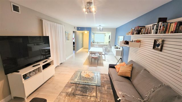 600 Egret Circle 7201, Delray Beach, FL 33444