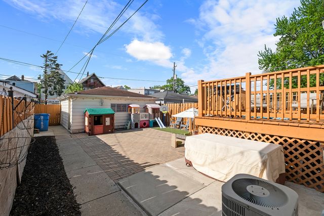 4317 W Shakespeare Avenue, Chicago, IL 60639