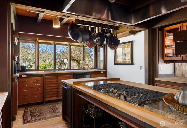 1083 S Fort Casey Rd, Coupeville, WA 98239