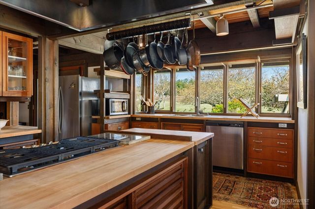 1083 S Fort Casey Rd, Coupeville, WA 98239