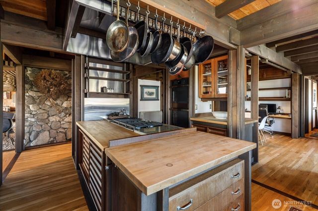 1083 S Fort Casey Rd, Coupeville, WA 98239