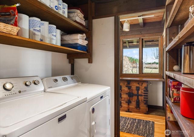 1083 S Fort Casey Rd, Coupeville, WA 98239