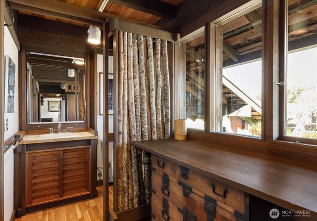 1083 S Fort Casey Rd, Coupeville, WA 98239