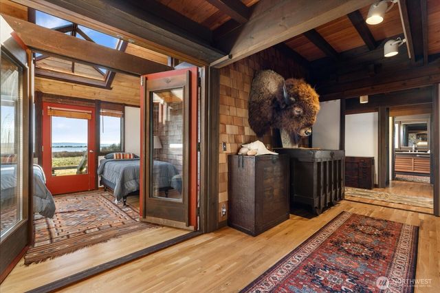 1083 S Fort Casey Rd, Coupeville, WA 98239