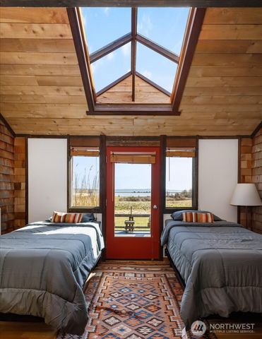 1083 S Fort Casey Rd, Coupeville, WA 98239