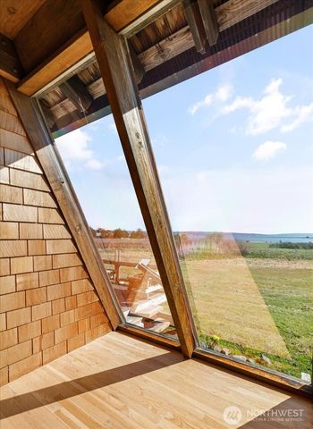 1083 S Fort Casey Rd, Coupeville, WA 98239