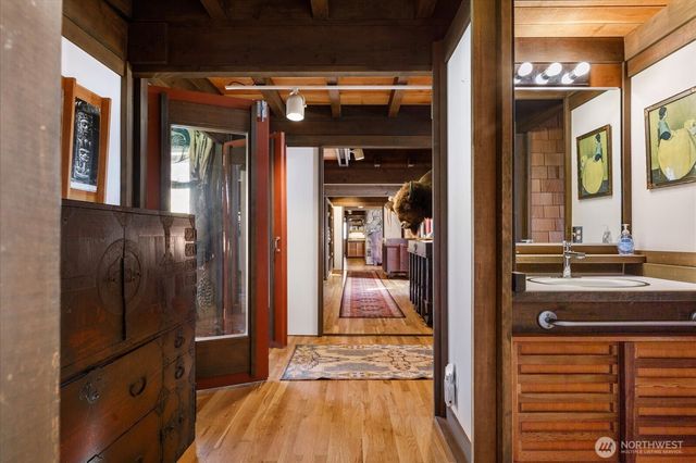 1083 S Fort Casey Rd, Coupeville, WA 98239