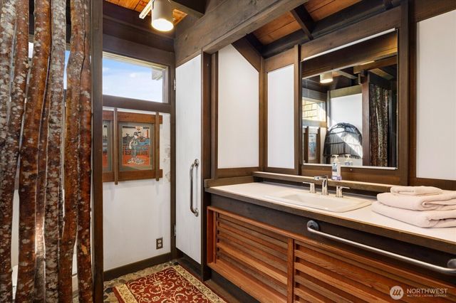 1083 S Fort Casey Rd, Coupeville, WA 98239