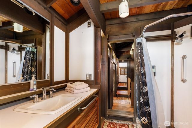 1083 S Fort Casey Rd, Coupeville, WA 98239