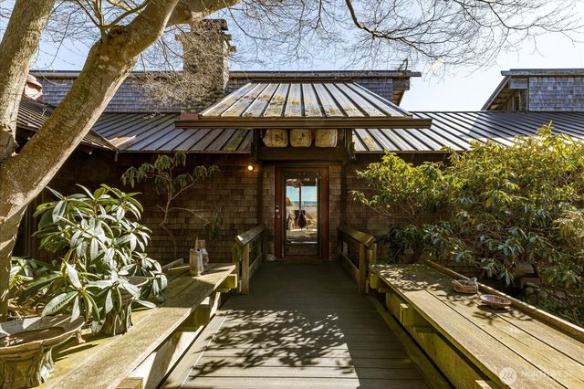 1083 S Fort Casey Rd, Coupeville, WA 98239