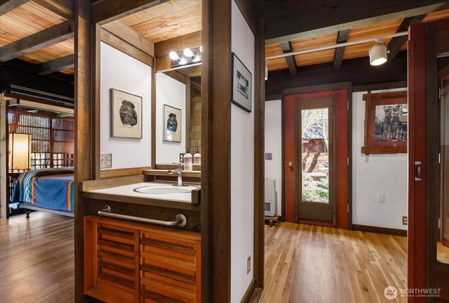 1083 S Fort Casey Rd, Coupeville, WA 98239