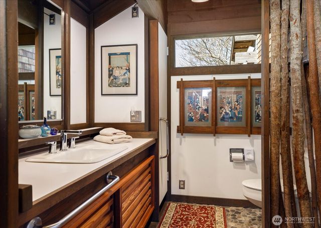 1083 S Fort Casey Rd, Coupeville, WA 98239