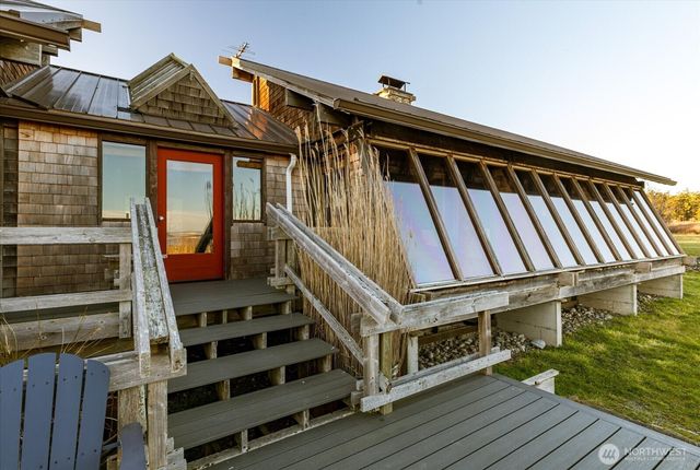 1083 S Fort Casey Rd, Coupeville, WA 98239