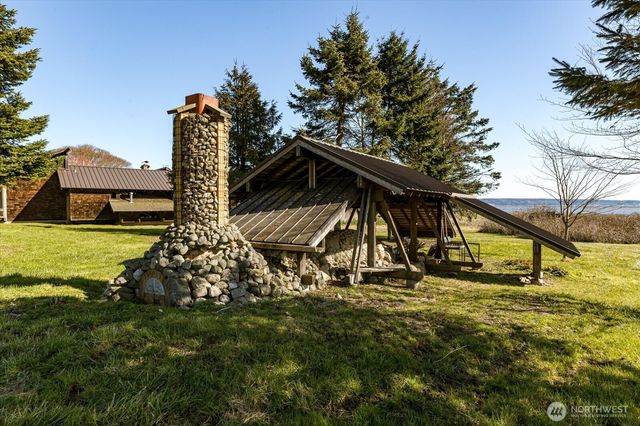 1083 S Fort Casey Rd, Coupeville, WA 98239