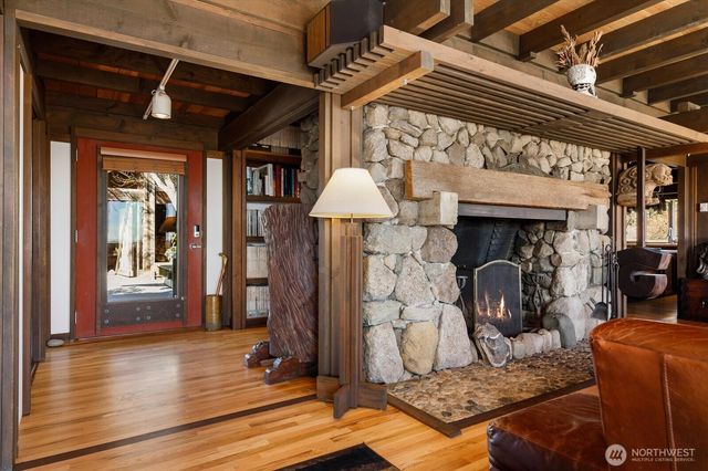 1083 S Fort Casey Rd, Coupeville, WA 98239