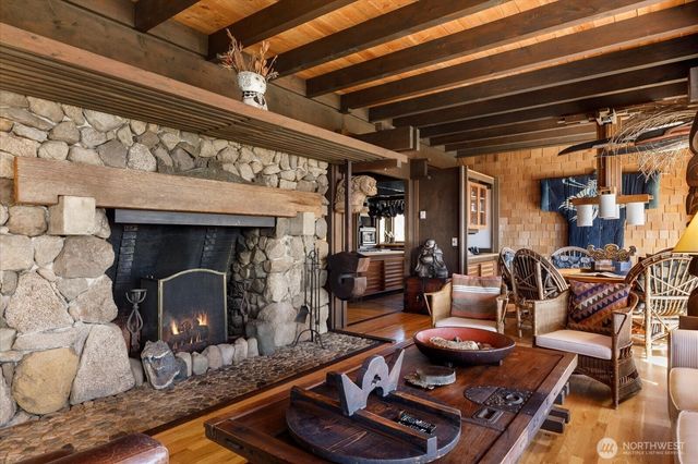 1083 S Fort Casey Rd, Coupeville, WA 98239