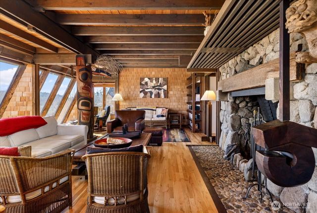 1083 S Fort Casey Rd, Coupeville, WA 98239