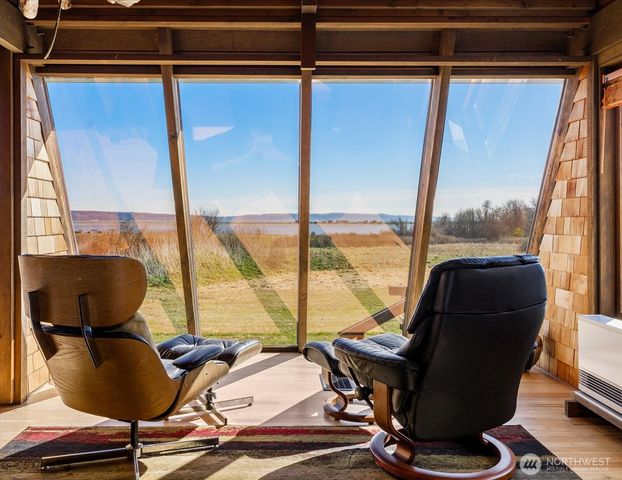 1083 S Fort Casey Rd, Coupeville, WA 98239