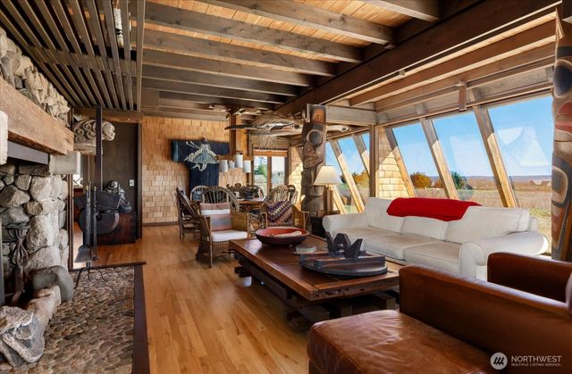 1083 S Fort Casey Rd, Coupeville, WA 98239