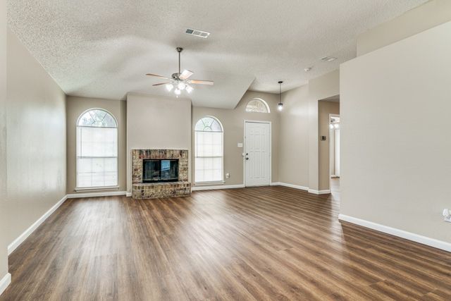 2105 Emerald Oaks, Mesquite, TX 75181