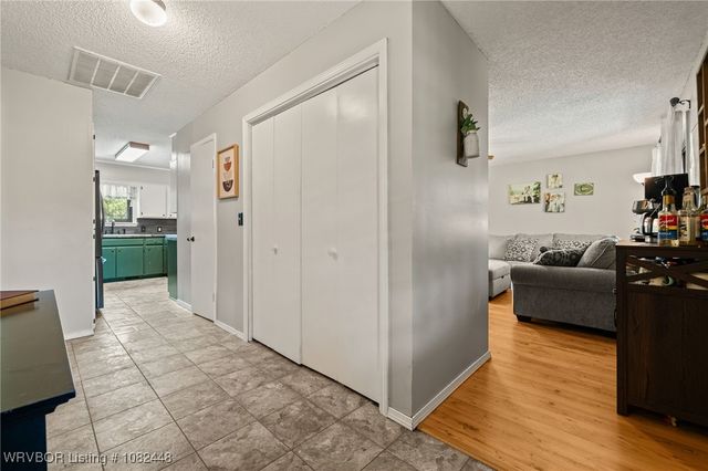 9601 Apple Valley Way, Van Buren, AR 72956
