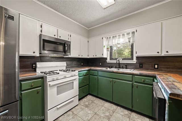 9601 Apple Valley Way, Van Buren, AR 72956