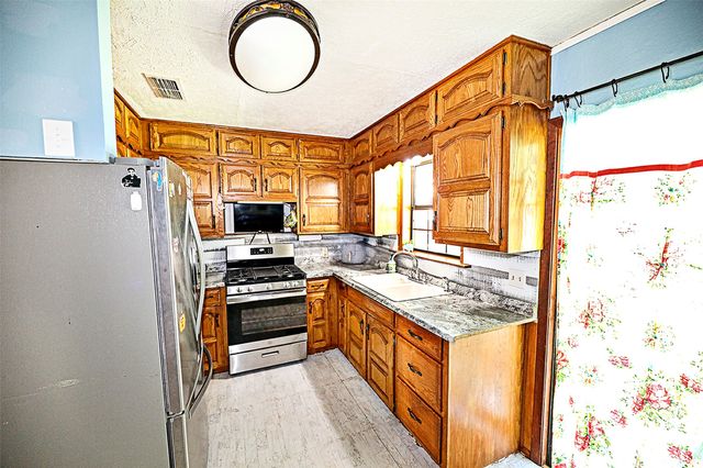 1561 Fm 1816, Bowie, TX 76230