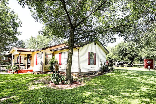 1561 Fm 1816, Bowie, TX 76230