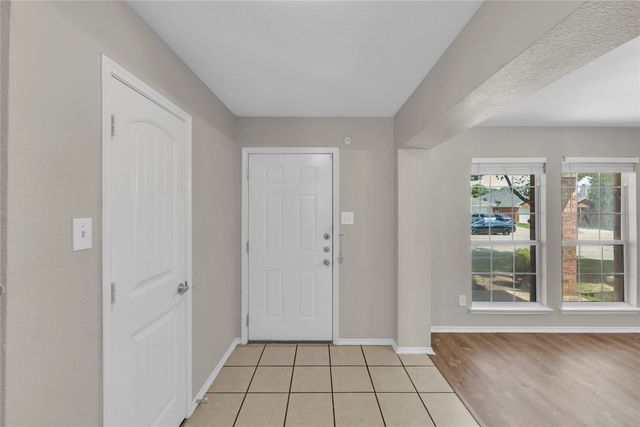 2325 Hummingbird Way, Mesquite, TX 75181