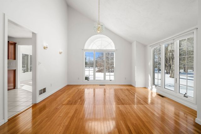 41 Martins Pond Rd, Groton, MA 01450