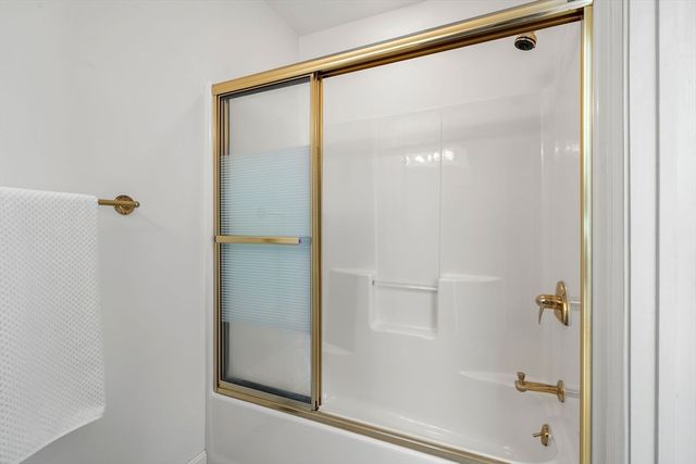 41 Martins Pond Rd, Groton, MA 01450