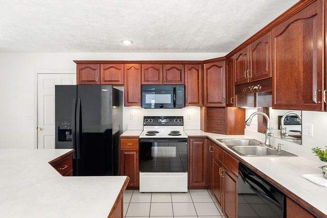 41 Martins Pond Rd, Groton, MA 01450