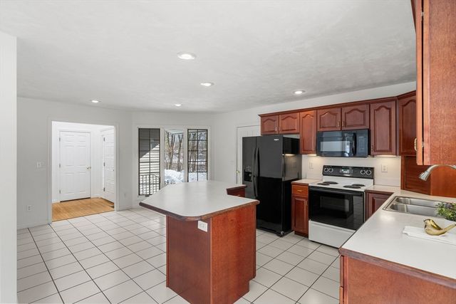 41 Martins Pond Rd, Groton, MA 01450