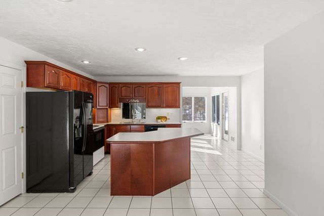 41 Martins Pond Rd, Groton, MA 01450