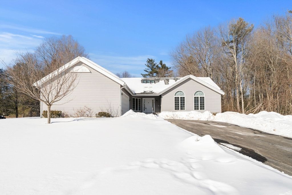 41 Martins Pond Rd, Groton, MA 01450