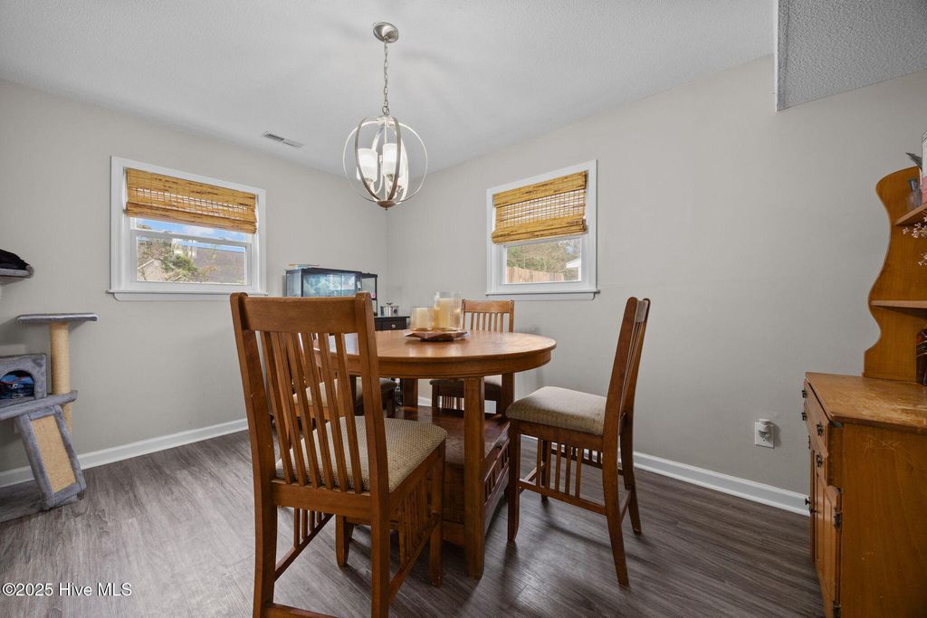 145 White Oak Boulevard, Jacksonville, NC 28546