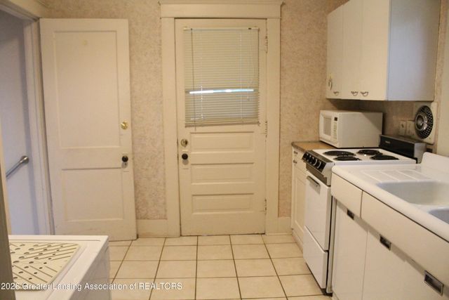 4462 Meridian, Williamston, MI 48895