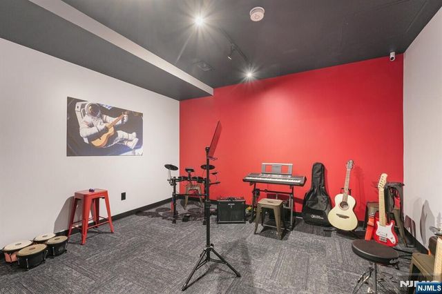 301 Hoboken, Carlstadt, NJ 07072