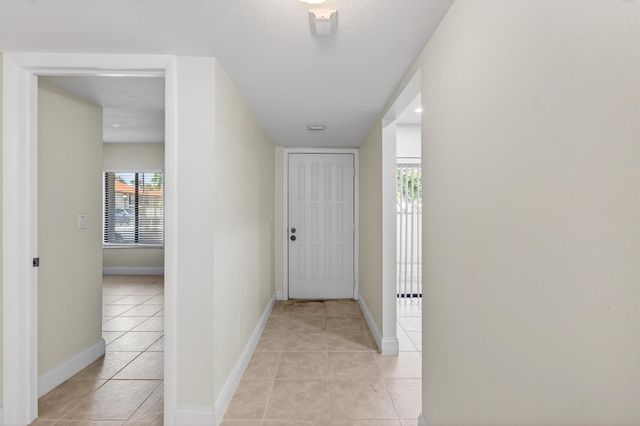 351 Club Circle 101, Boca Raton, FL 33487