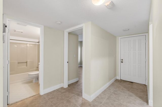 351 Club Circle 101, Boca Raton, FL 33487